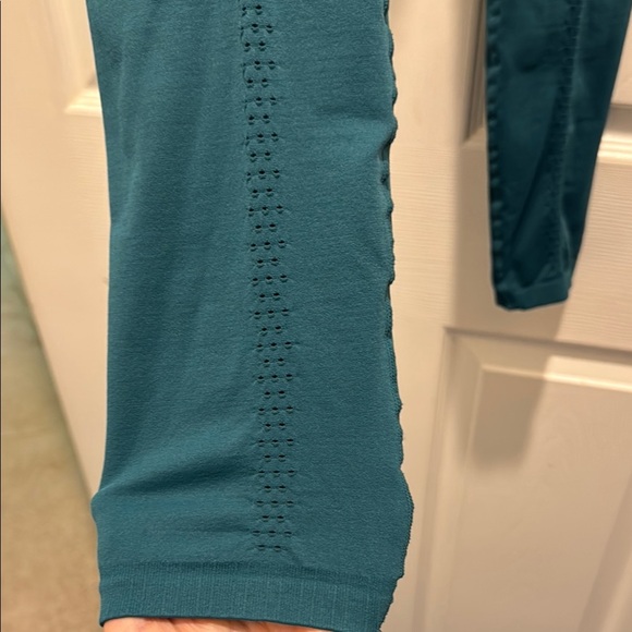 Blue High-Waist Textured Leggings - Picture 5 of 9